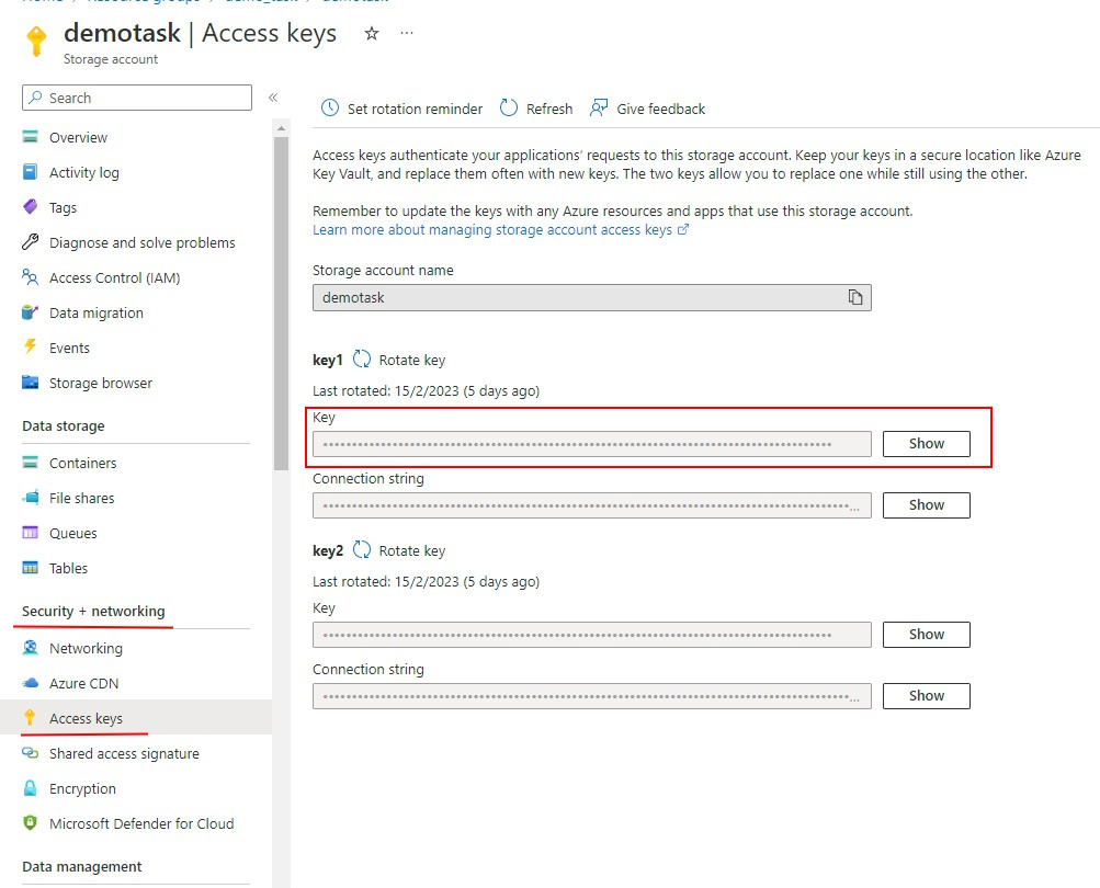 Microsoft Azure interface with highlighted elements to get an access key